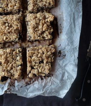 Datlové čtverečky s drobenkou