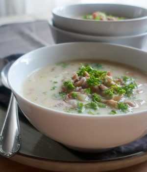 Kuřecí polévka se smetanou a červenou rýží