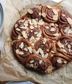 Celozrnné skořicové šneky  s mandlemi