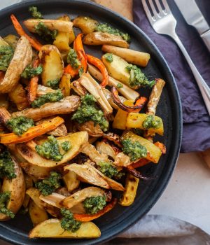 Pečená kořenová zelenina s koriandrovým pestem