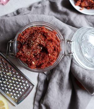 Červené rajčatové pesto