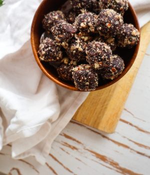 Datlové kuličky s ořechy a kakaem